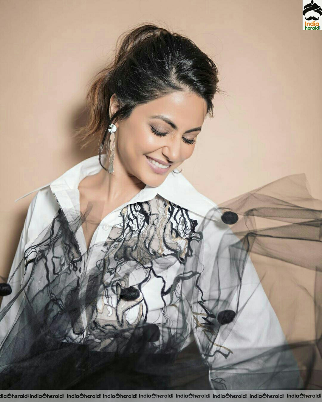 Hina Khan Cute Black and White Stills