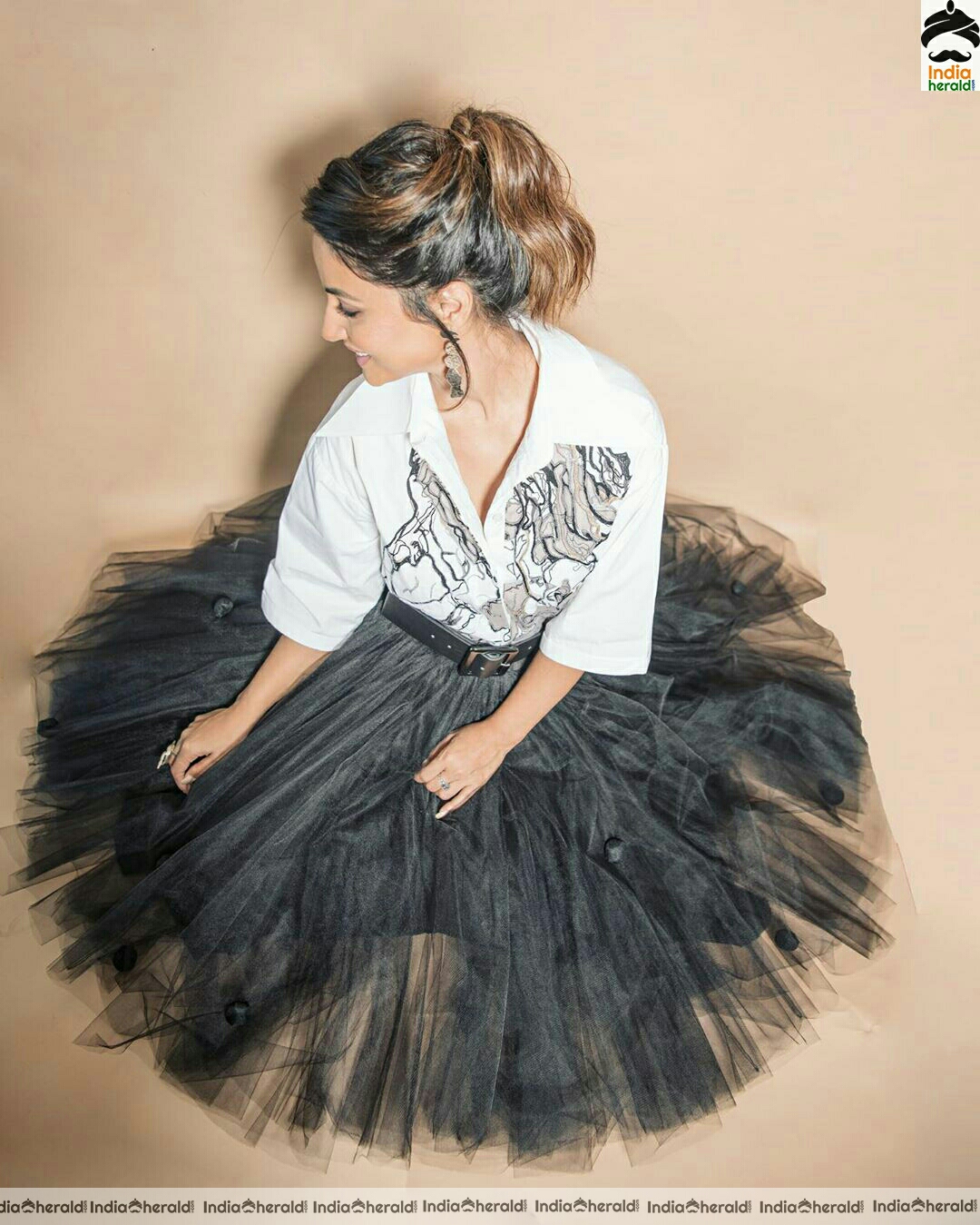 Hina Khan Cute Black and White Stills