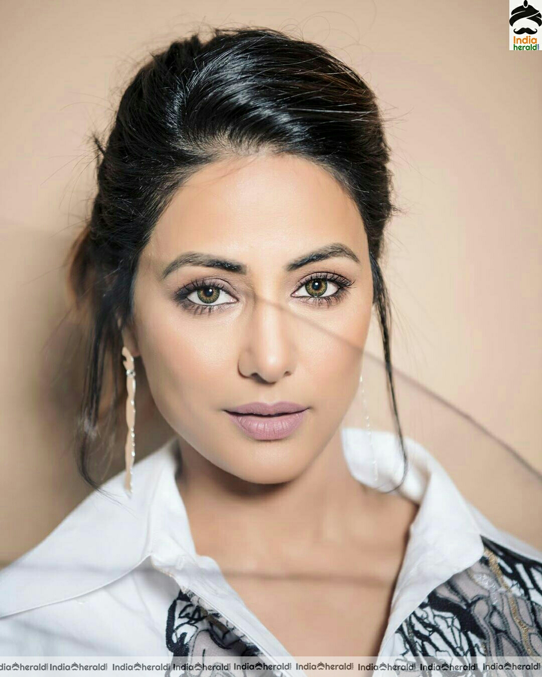 Hina Khan Cute Black and White Stills