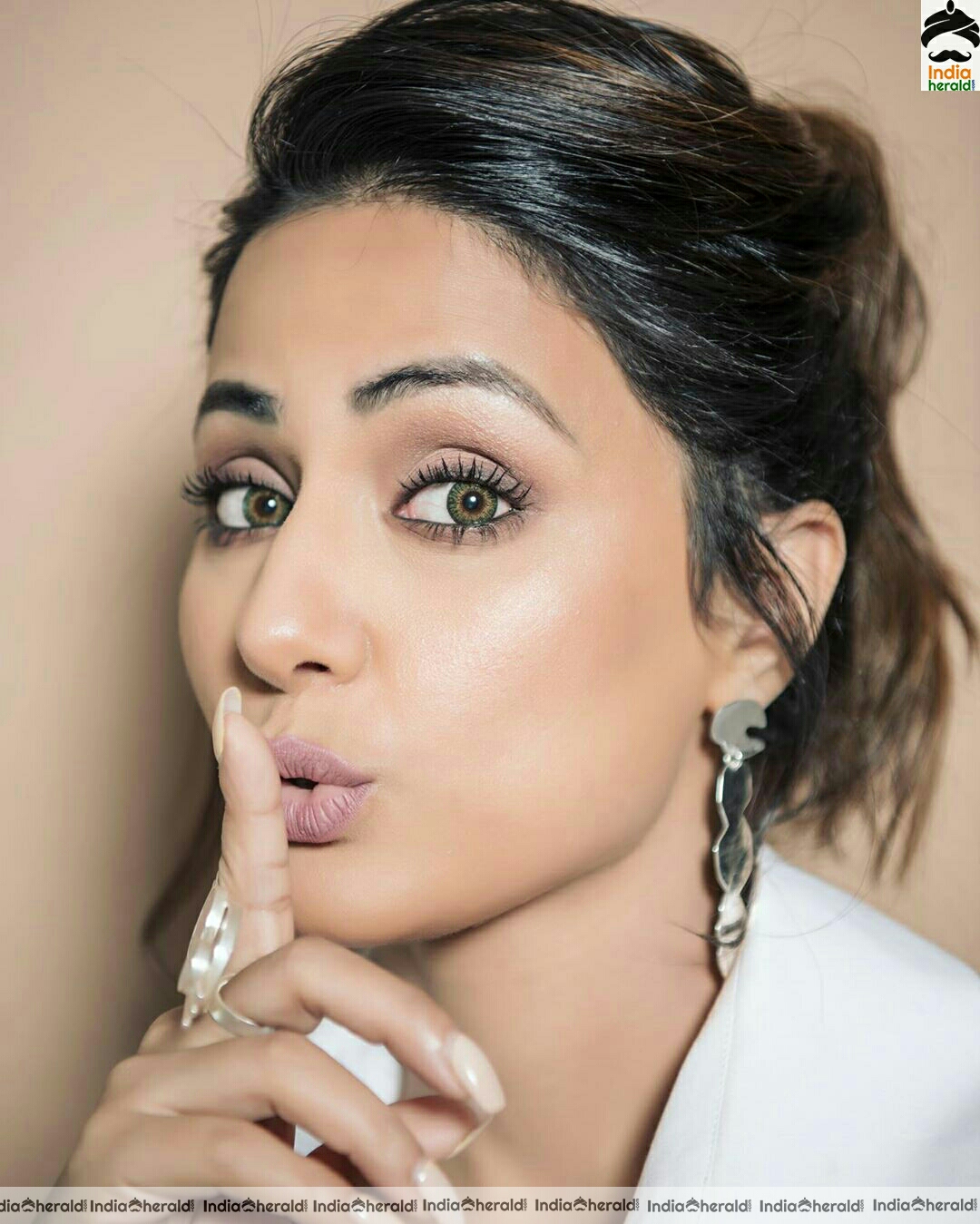 Hina Khan Cute Black and White Stills