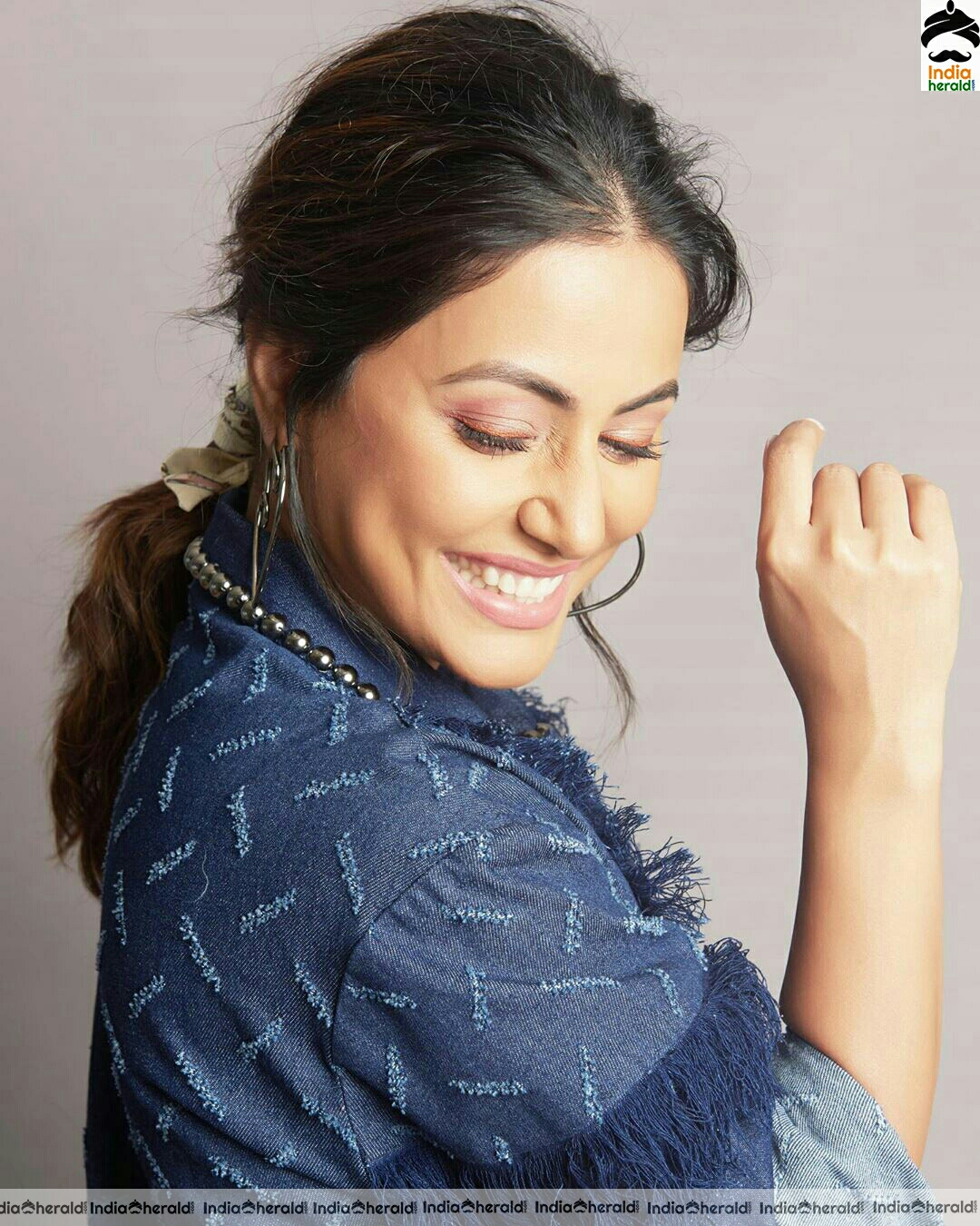 Hina khan Cute Face Expression Stills