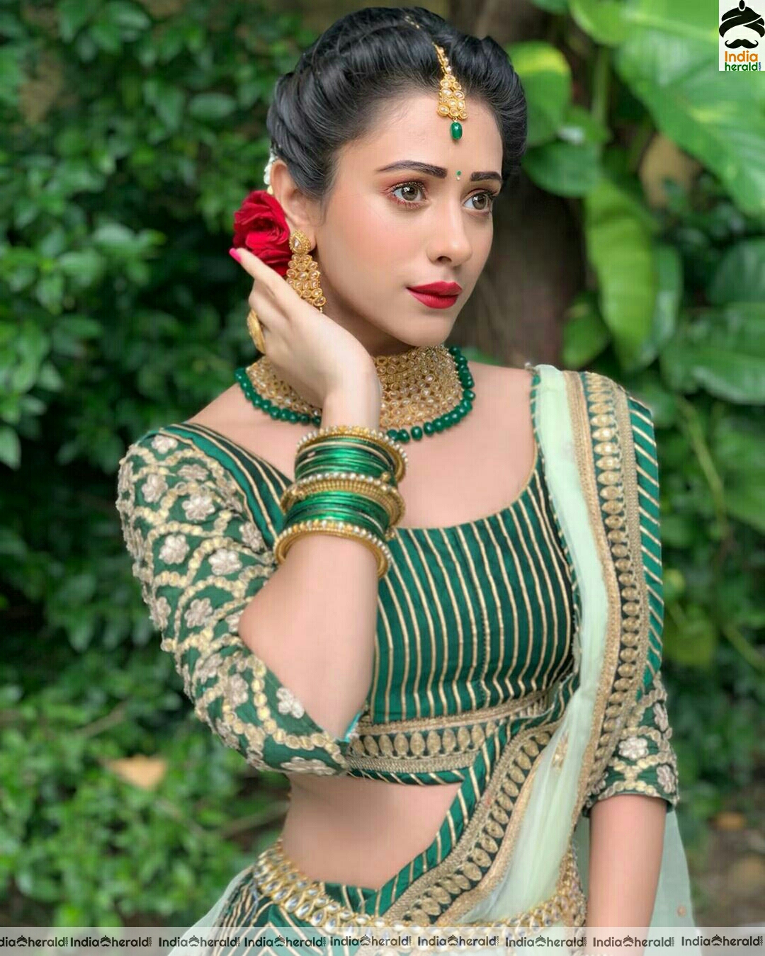 Hiba Nawab Cute In Green Traditional Dress Photoshoot