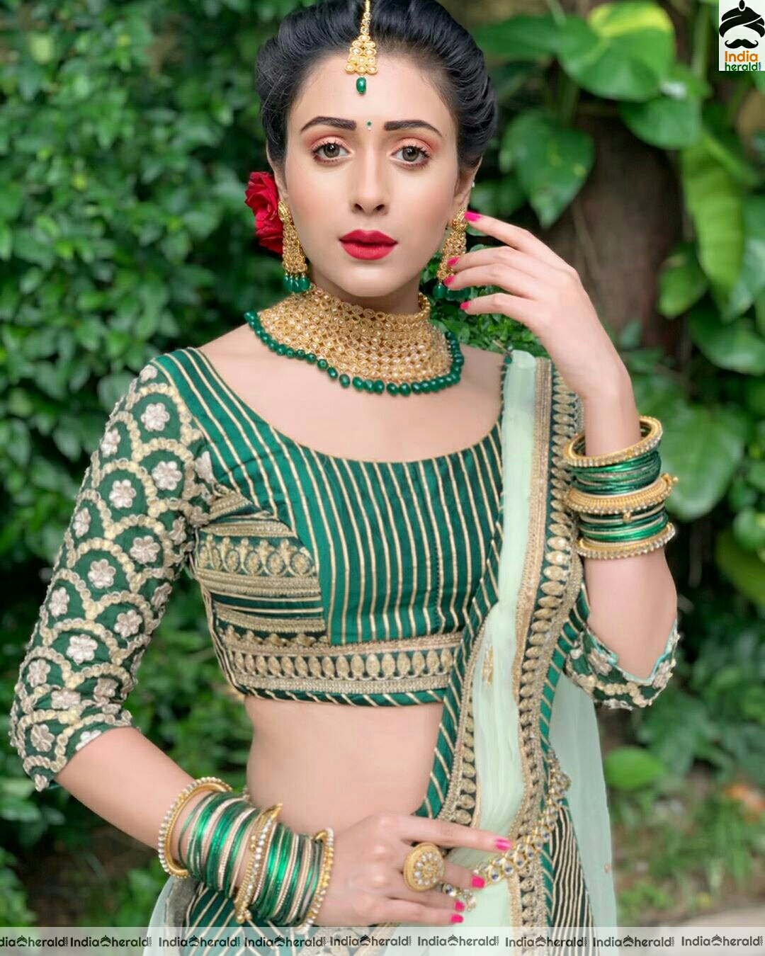 Hiba Nawab Cute In Green Traditional Dress Photoshoot