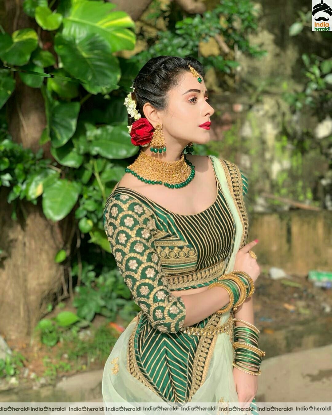 Hiba Nawab Cute In Green Traditional Dress Photoshoot