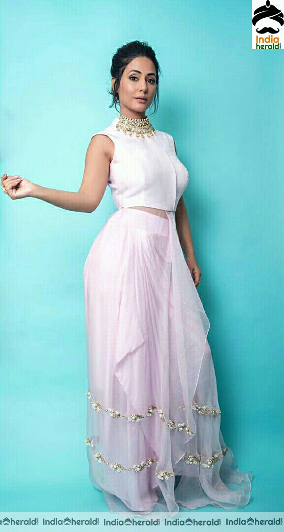 Hina Khan Cute In Sleeveless White Dress Set 2