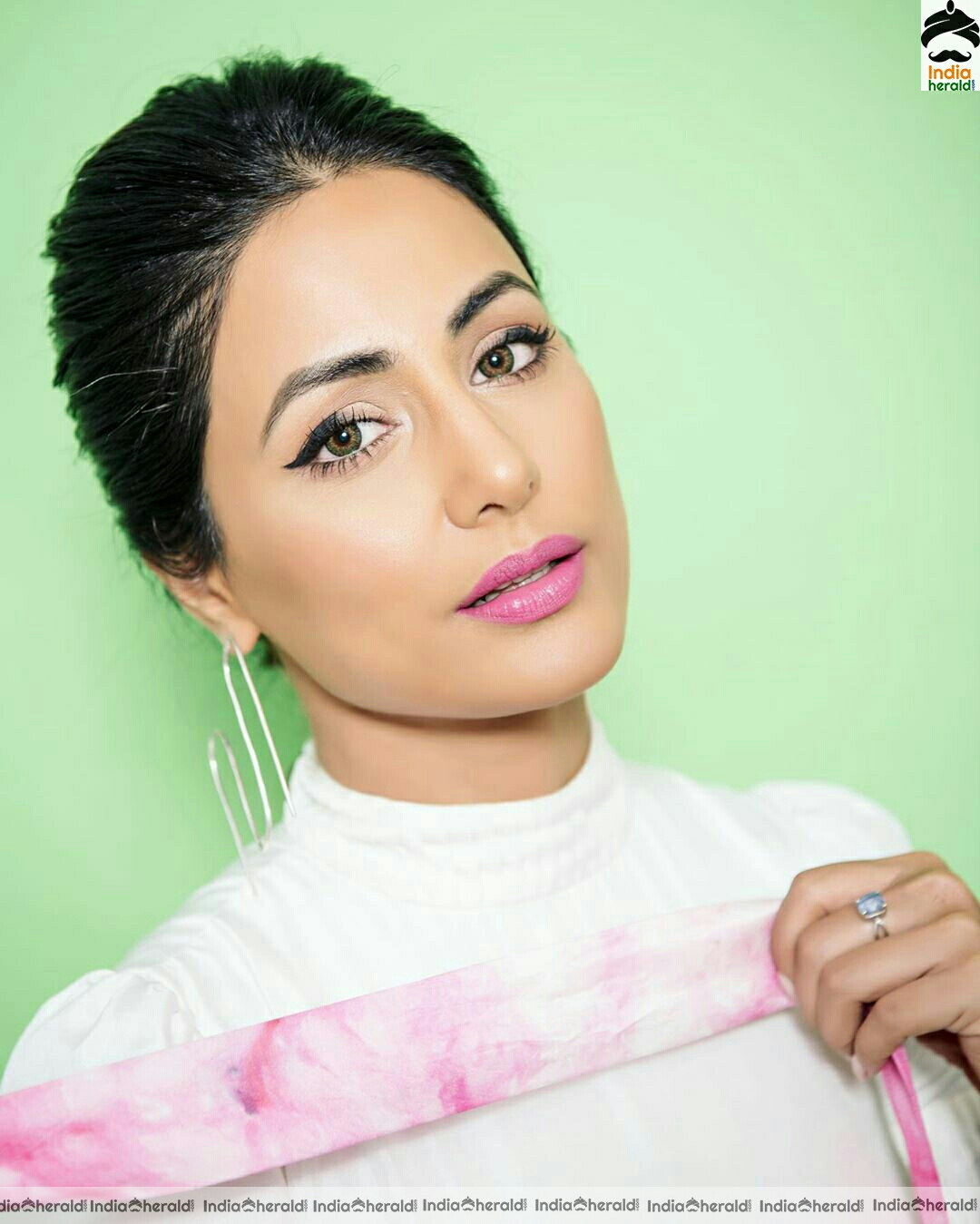 Hina khan Cute White and Pink Photoshoot Set 2