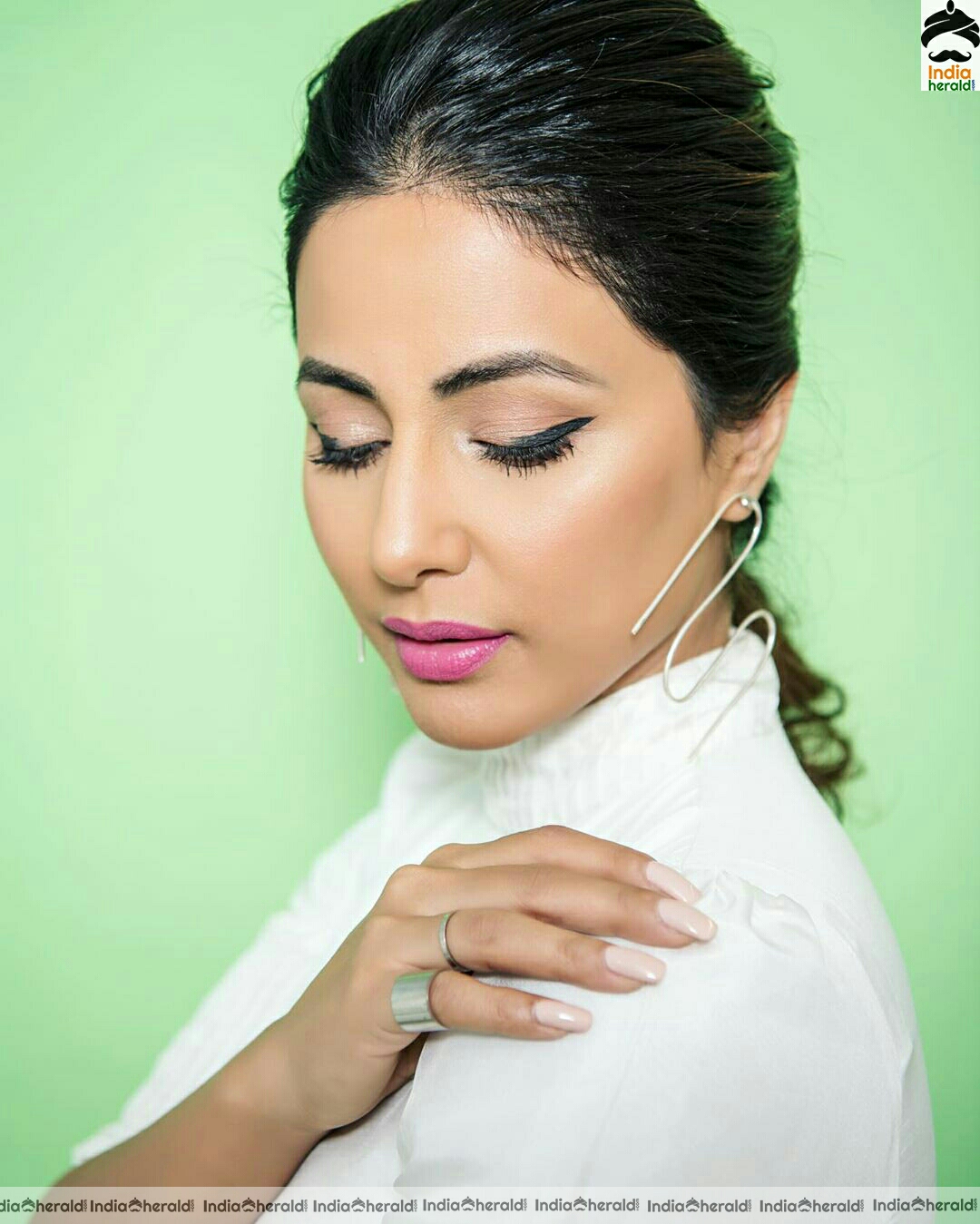 Hina khan Cute White and Pink Photoshoot Set 2