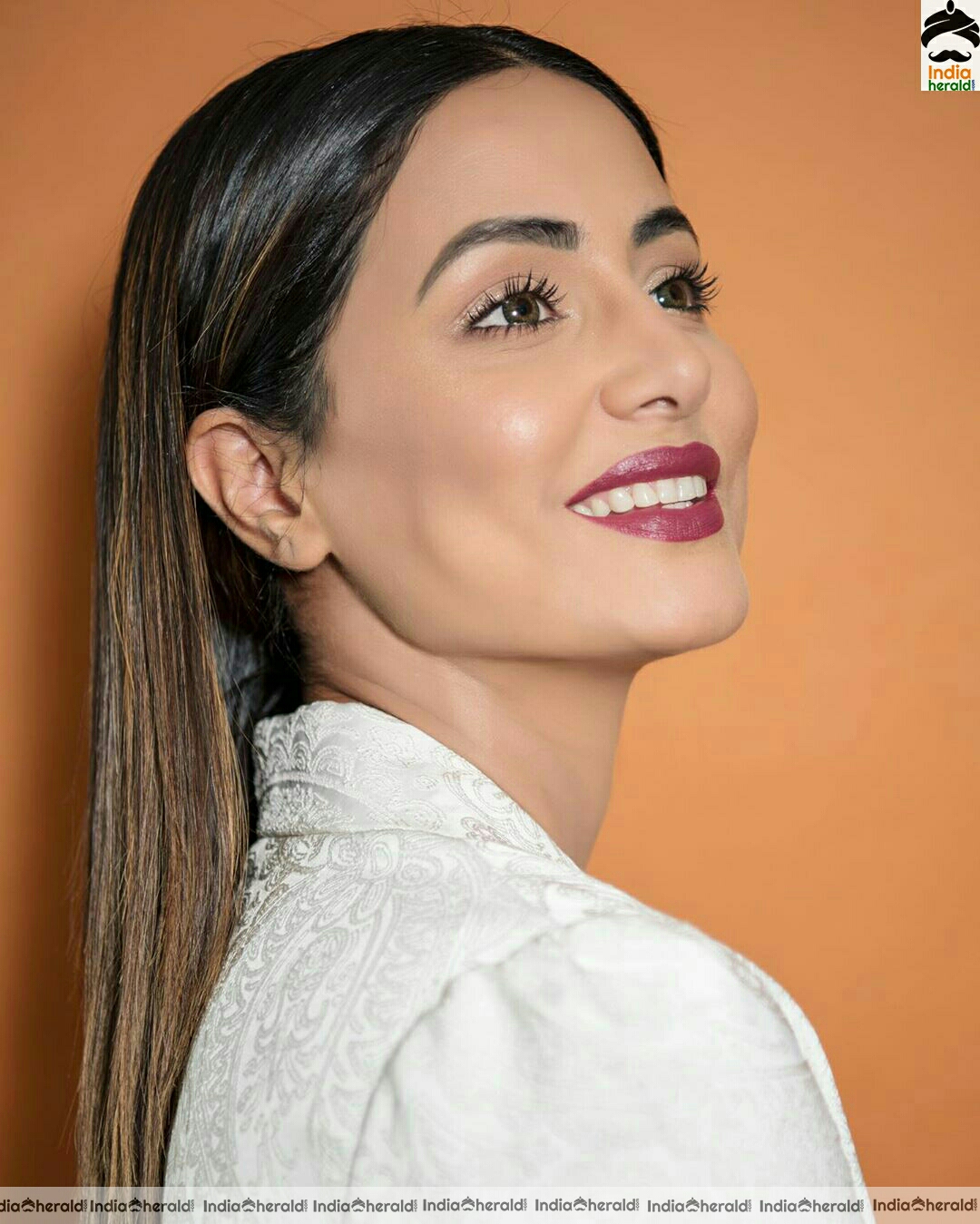 Hina Khan Cute White Photoshoot Stills