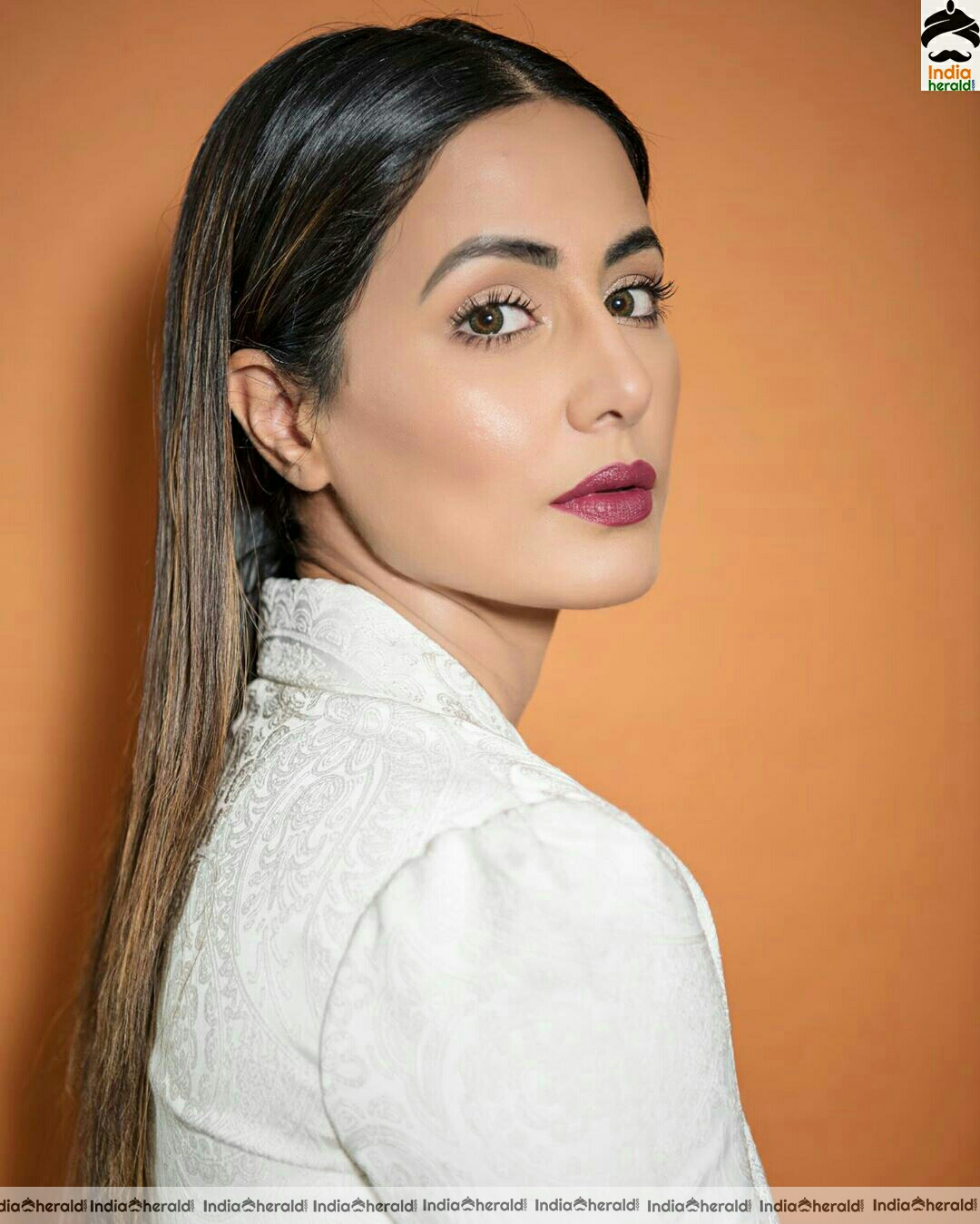 Hina Khan Cute White Photoshoot Stills