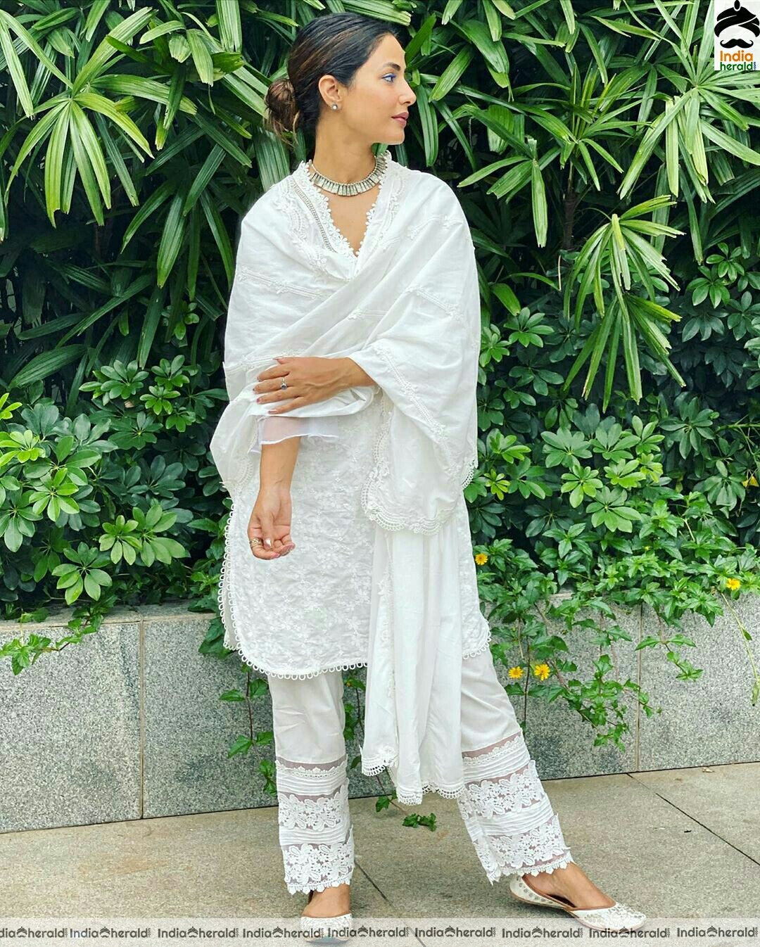 Hina Khan Elegant in white