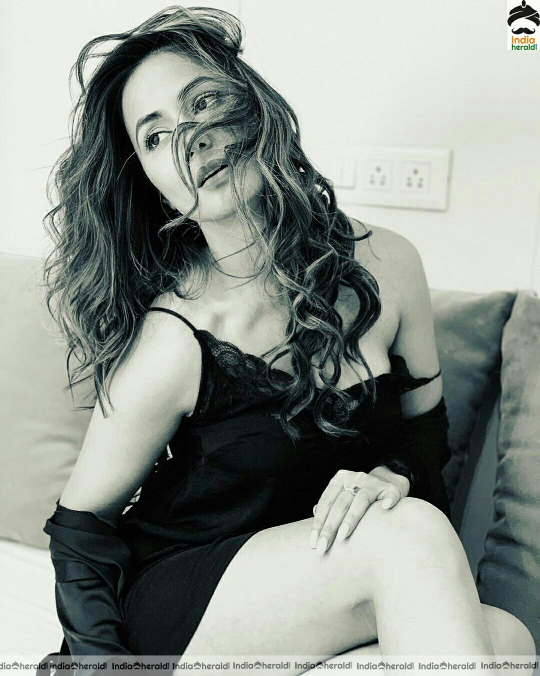 Hina khan Hot Black And white Photoshoot