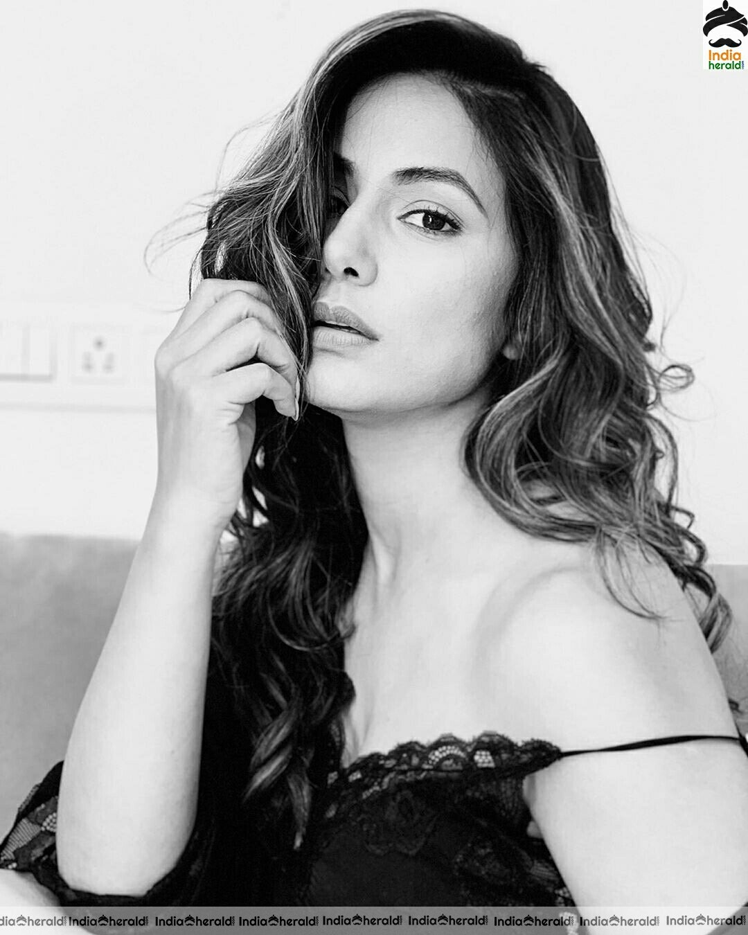 Hina khan Hot Black And white Photoshoot