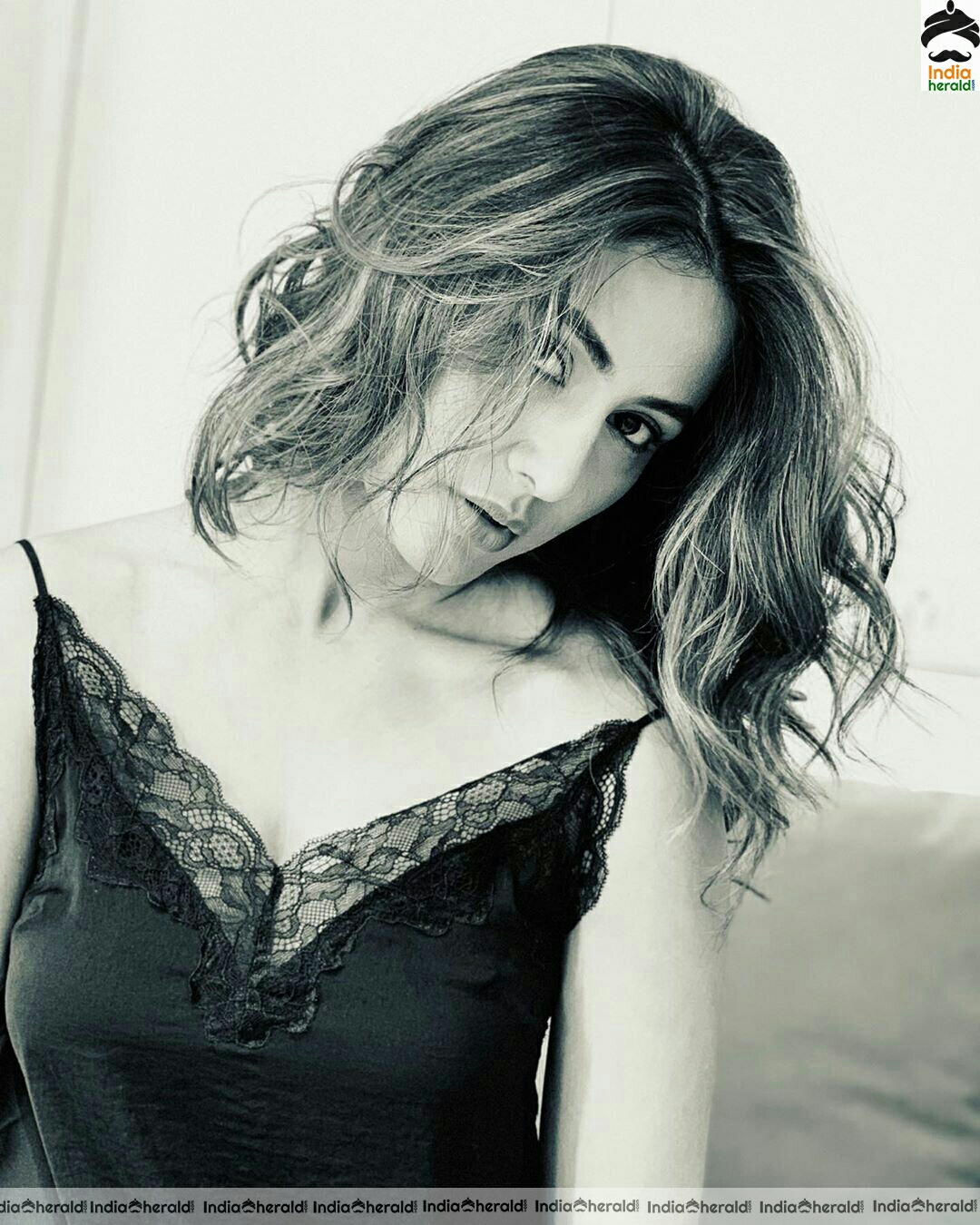 Hina khan Hot Black And white Photoshoot
