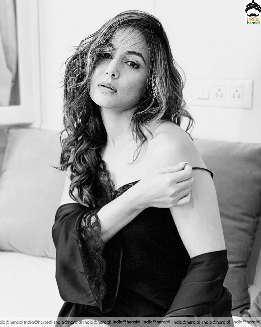Hina khan Hot Black And white Photoshoot