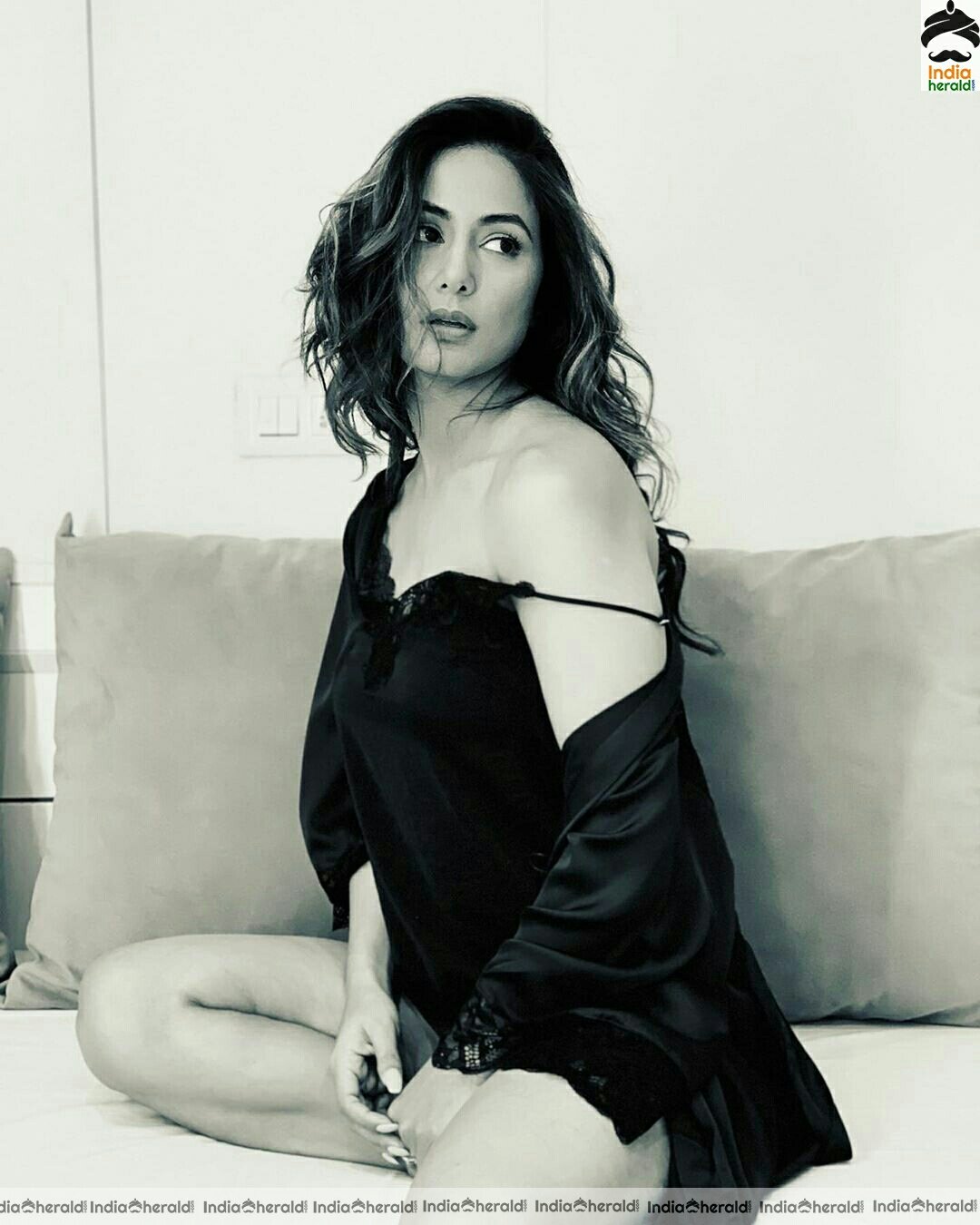 Hina khan Hot Black And white Photoshoot