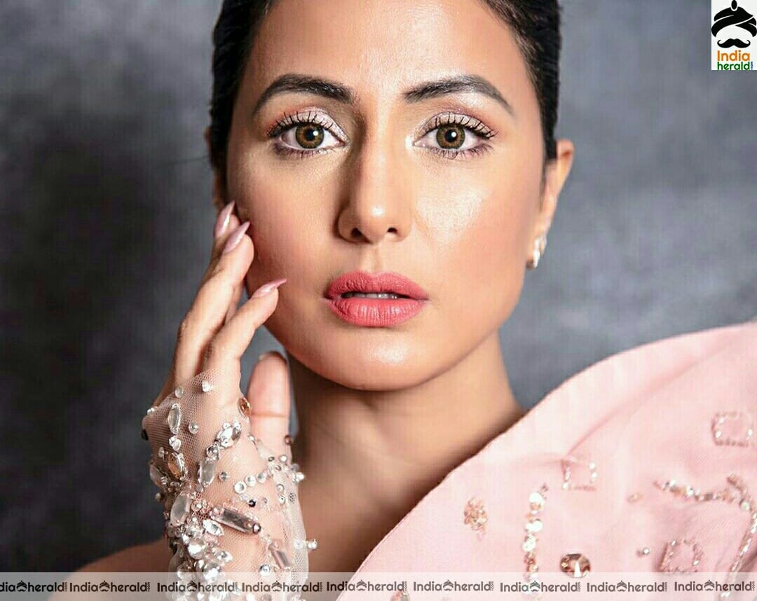 Hina Khan Looking hot in cream and peach attire set 1