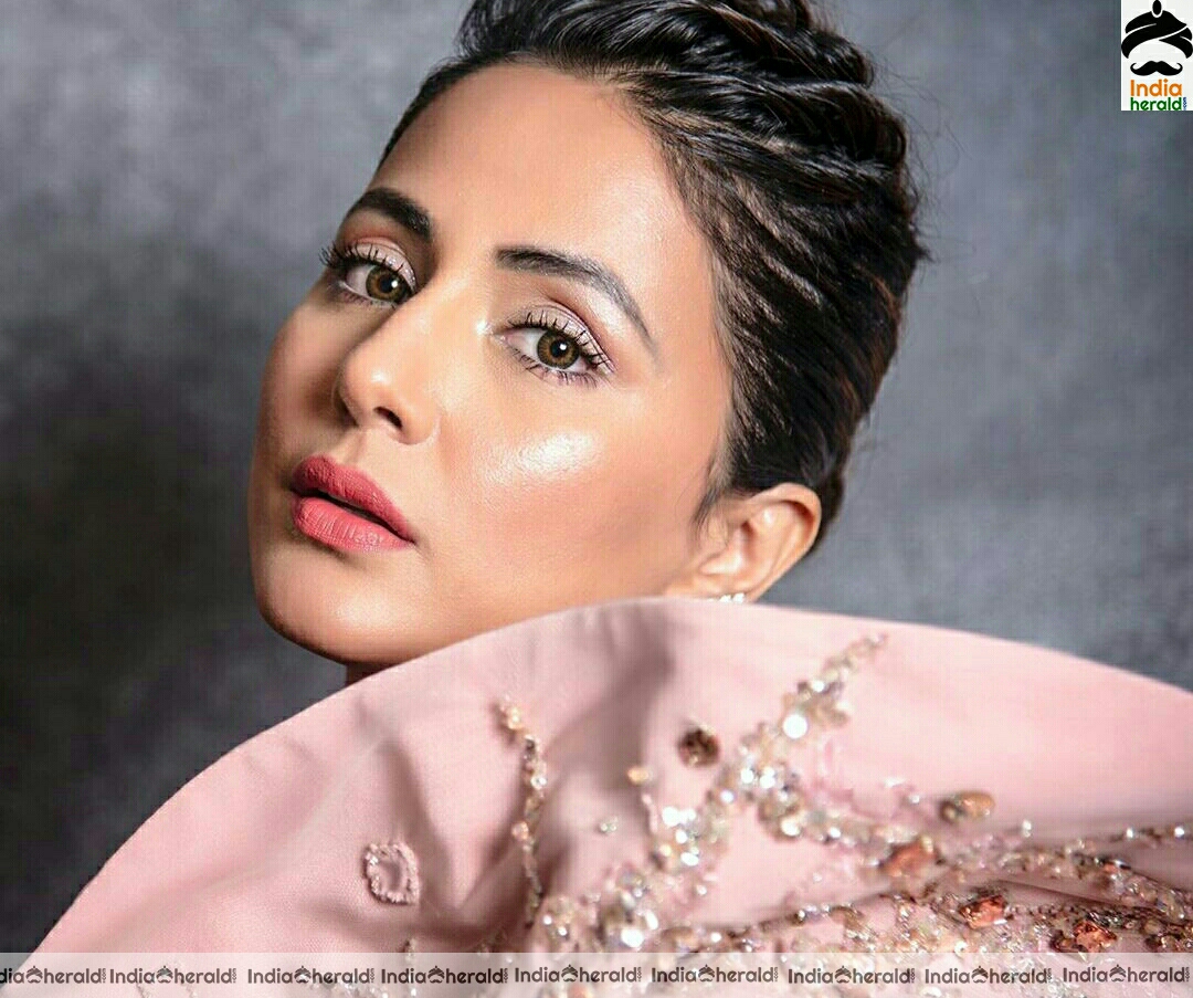 Hina Khan Looking hot in cream and peach attire set 1