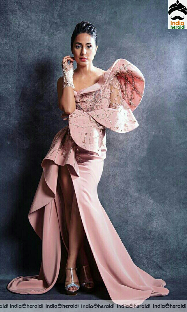 Hina Khan Looking hot in cream and peach attire set 1