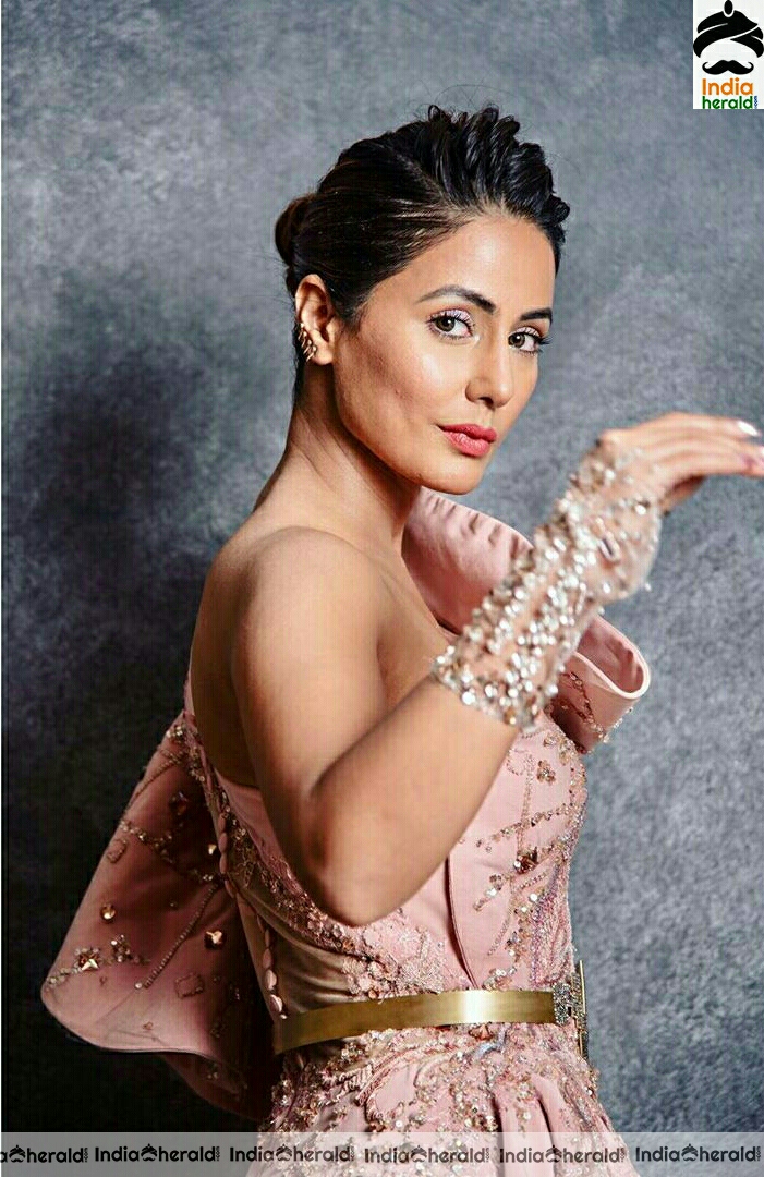Hina Khan Looking hot in cream and peach attire set 2