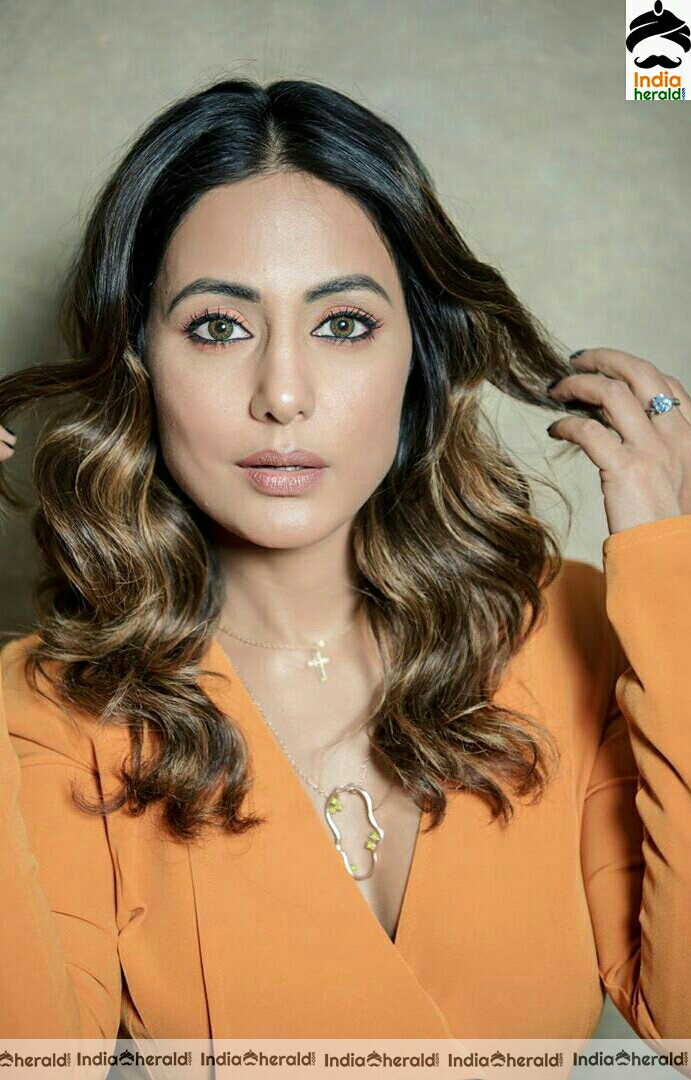 Hina Khan looking like a fanta bottle in these pics