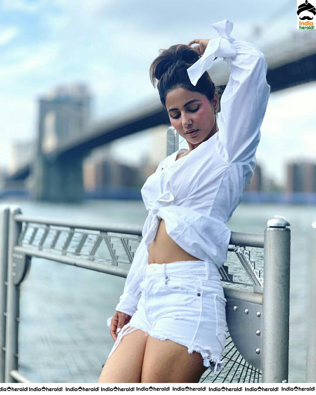 Hina Khan Showing Her Sexy Waist And Hot Thigh Revealing White Dress