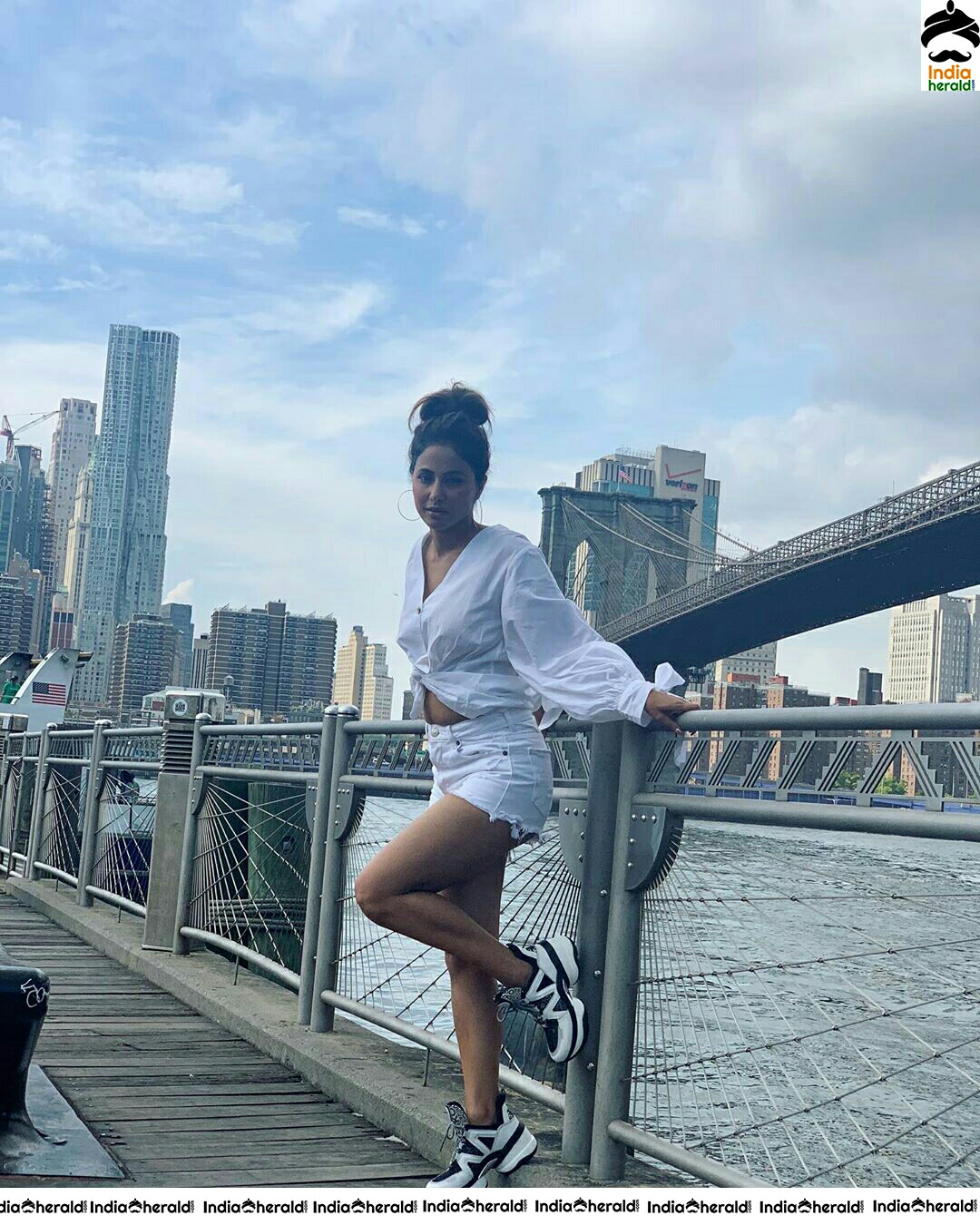 Hina Khan Showing Her Sexy Waist And Hot Thigh Revealing White Dress