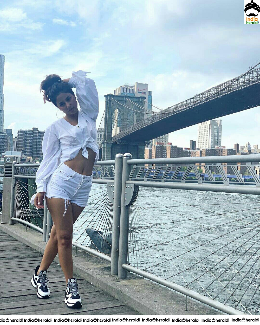 Hina Khan Showing Her Sexy Waist And Hot Thigh Revealing White Dress