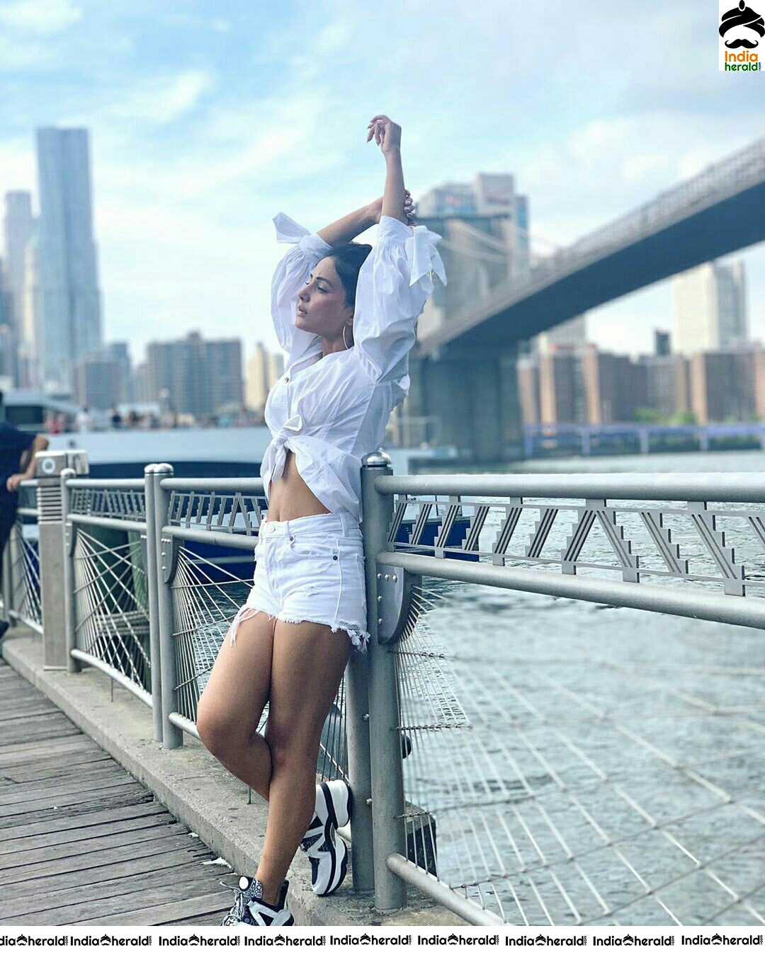 Hina Khan Showing Her Sexy Waist And Hot Thigh Revealing White Dress