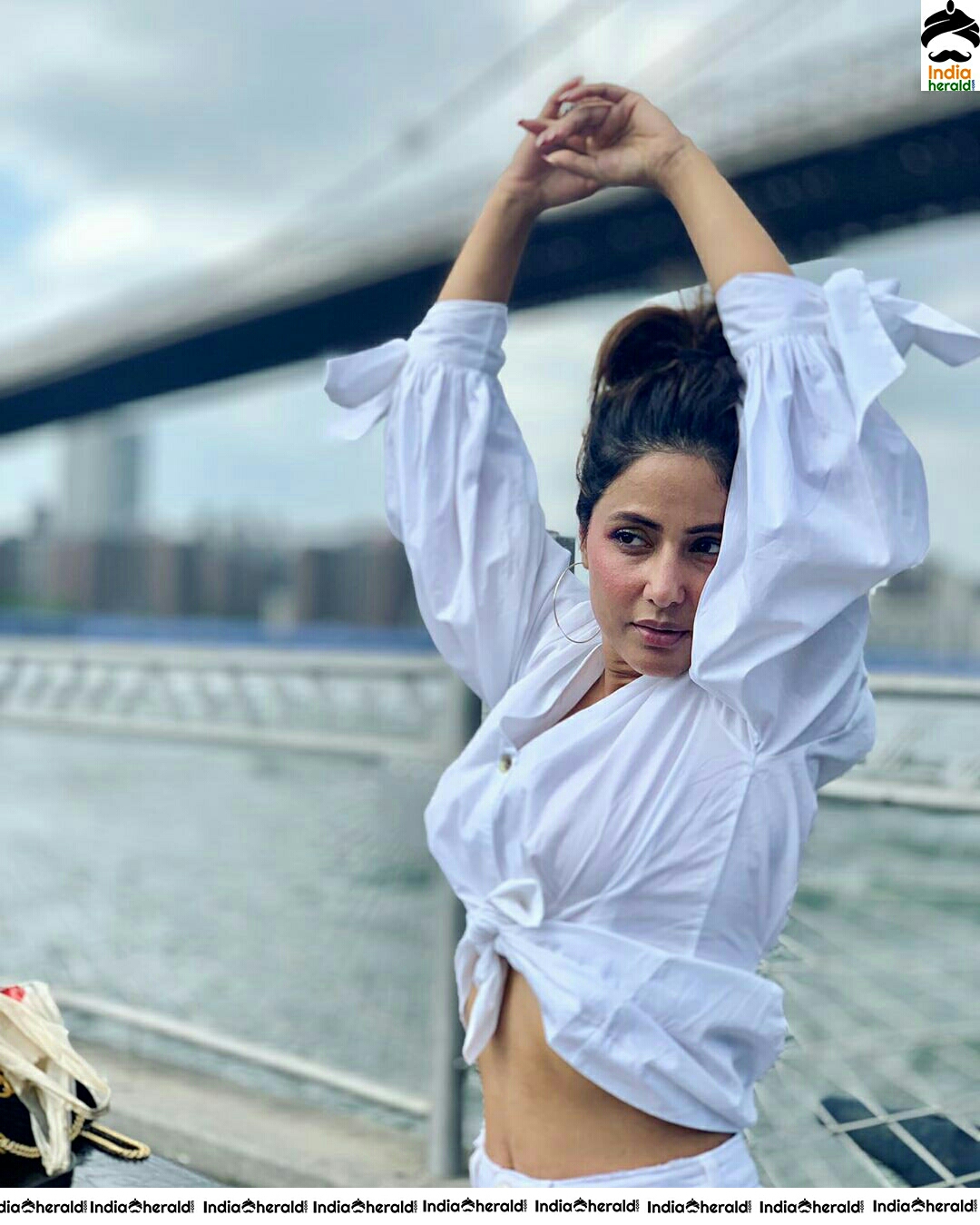 Hina Khan Showing Her Sexy Waist And Hot Thigh Revealing White Dress