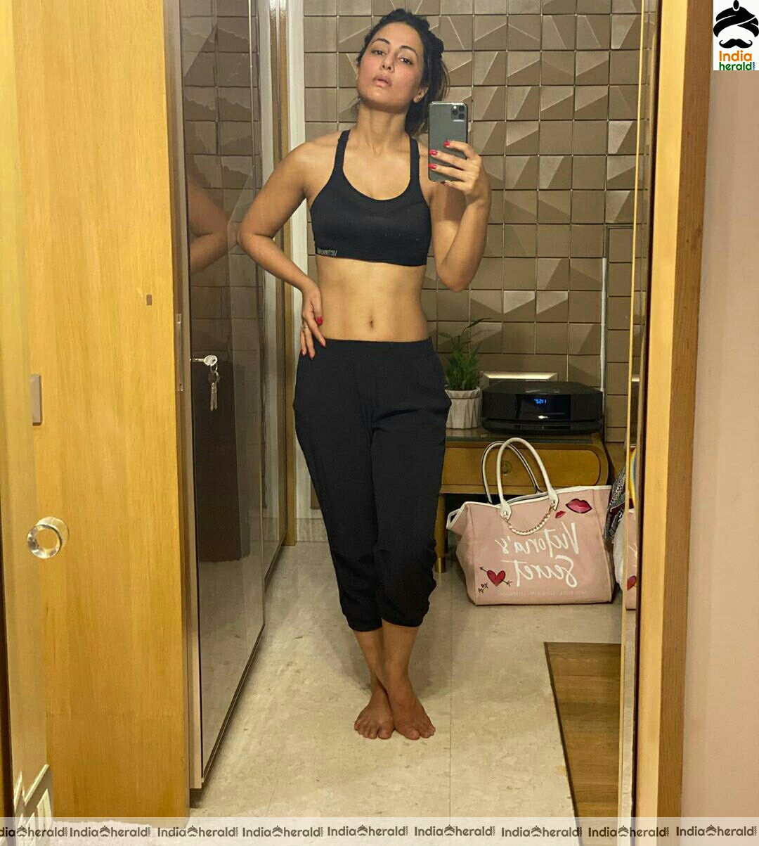 Hina Khan Shows Her Sexy Waistline In Sports Bra