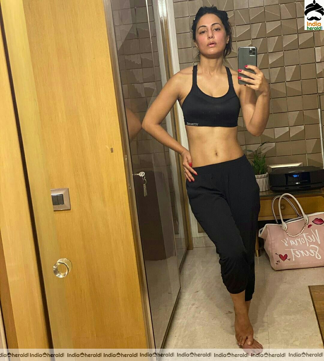 Hina Khan Shows Her Sexy Waistline In Sports Bra