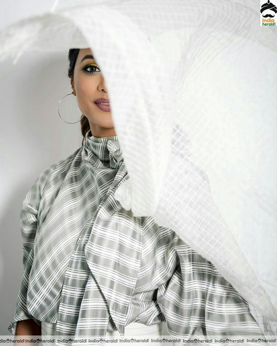 Hina khan Stylish Ash And White Dress Stills Set 1