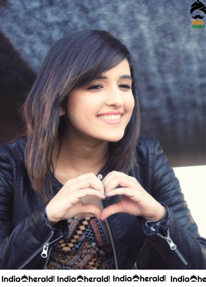 Hot and Cute Singer Shirley Setia Photos Compilation Set 5