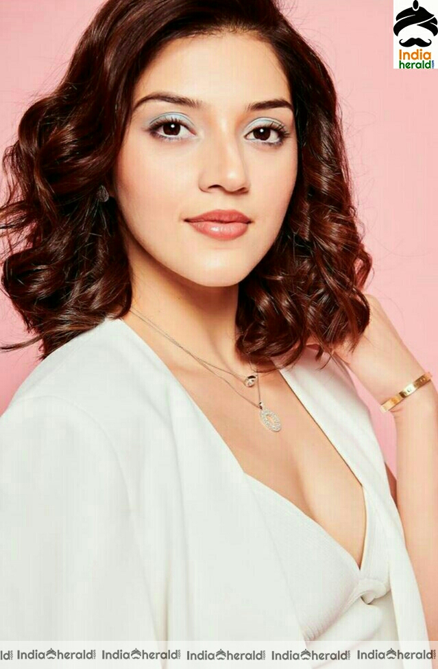 Hot and sexy photos of Milky beauty Mehreen
