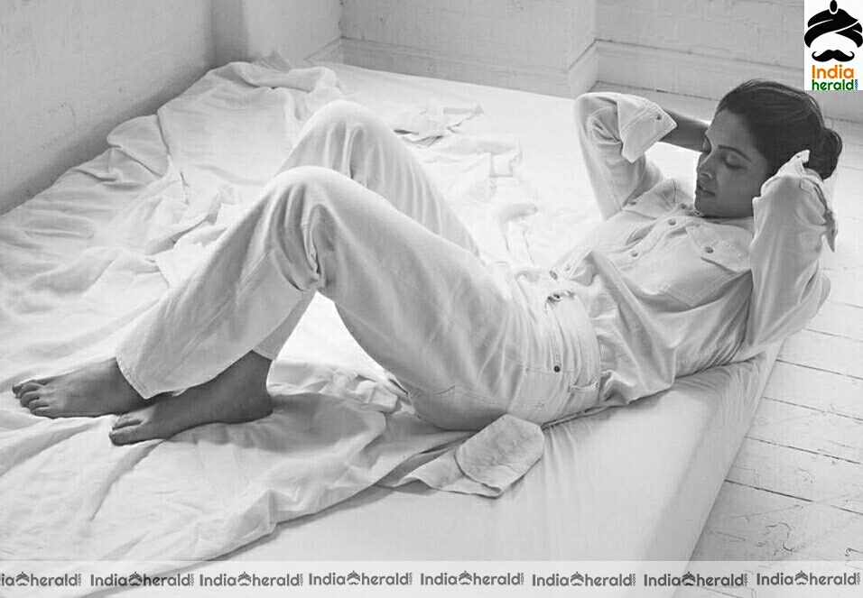 Hot And Sexy Stylish Stills Of Deepika Padikone