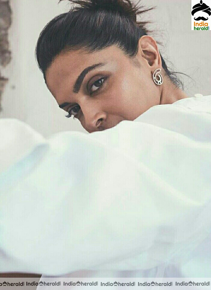 Hot And Sexy Stylish Stills Of Deepika Padikone