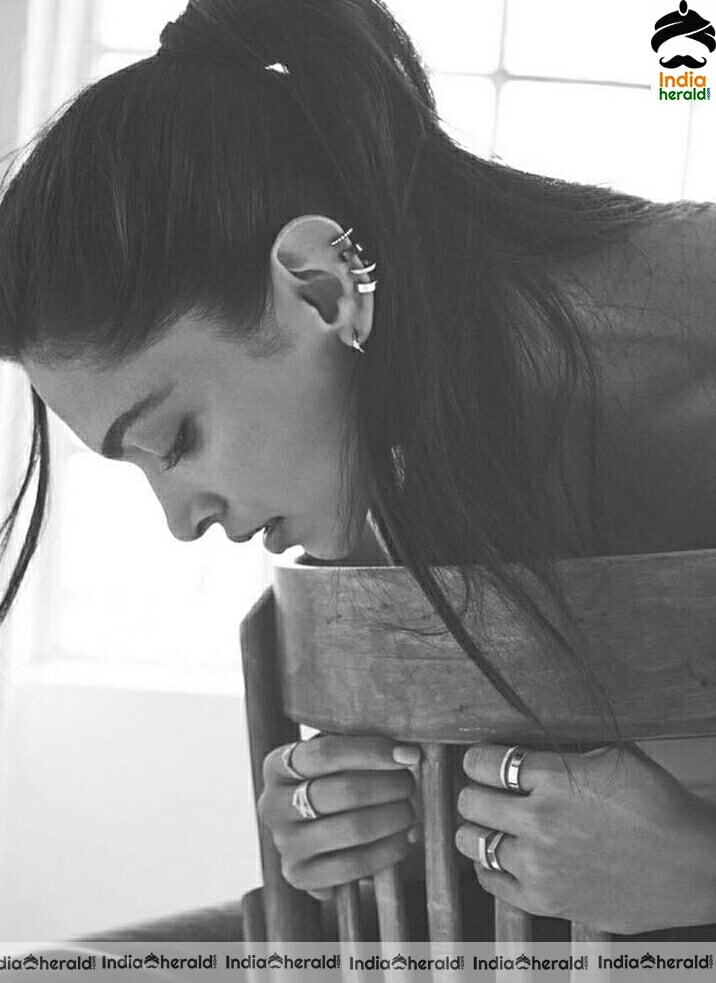 Hot And Sexy Stylish Stills Of Deepika Padikone