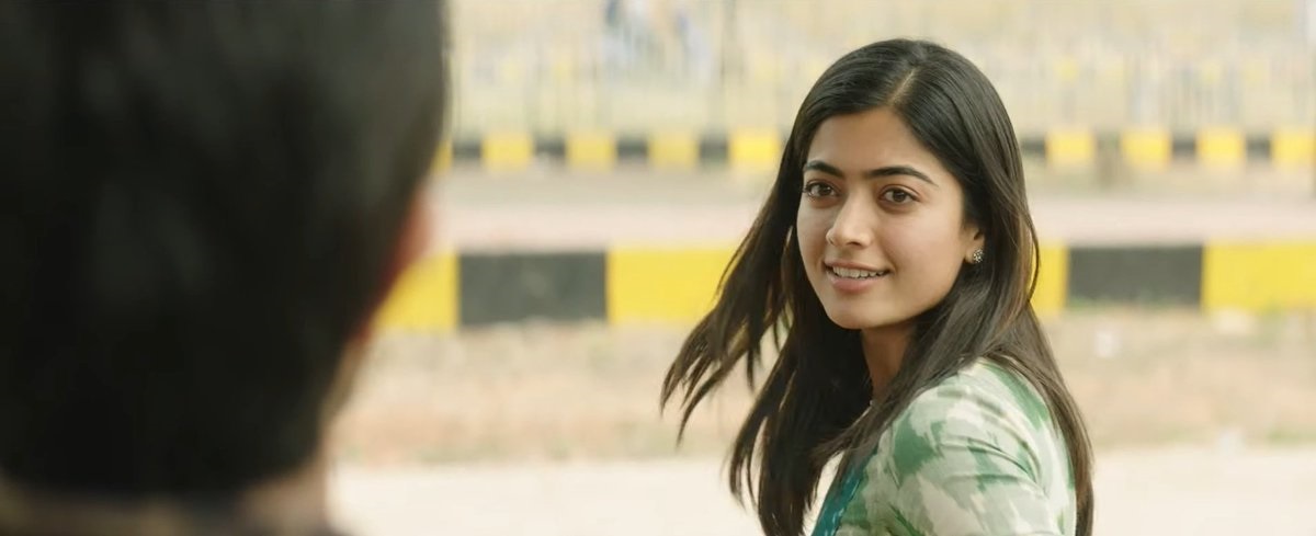 Hot And Spicy Scenes Between Rashmika Mandanna And Vijay Deverakonda From Dear Comrade