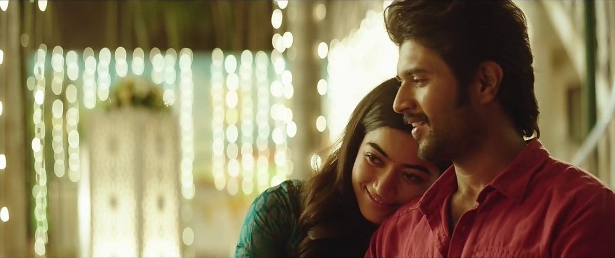 Hot And Spicy Scenes Between Rashmika Mandanna And Vijay Deverakonda From Dear Comrade