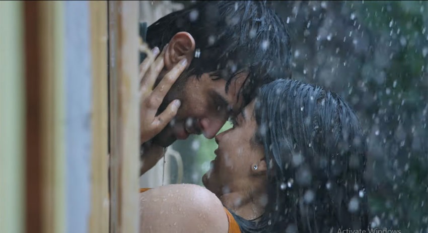 Hot And Spicy Scenes Between Rashmika Mandanna And Vijay Deverakonda From Dear Comrade