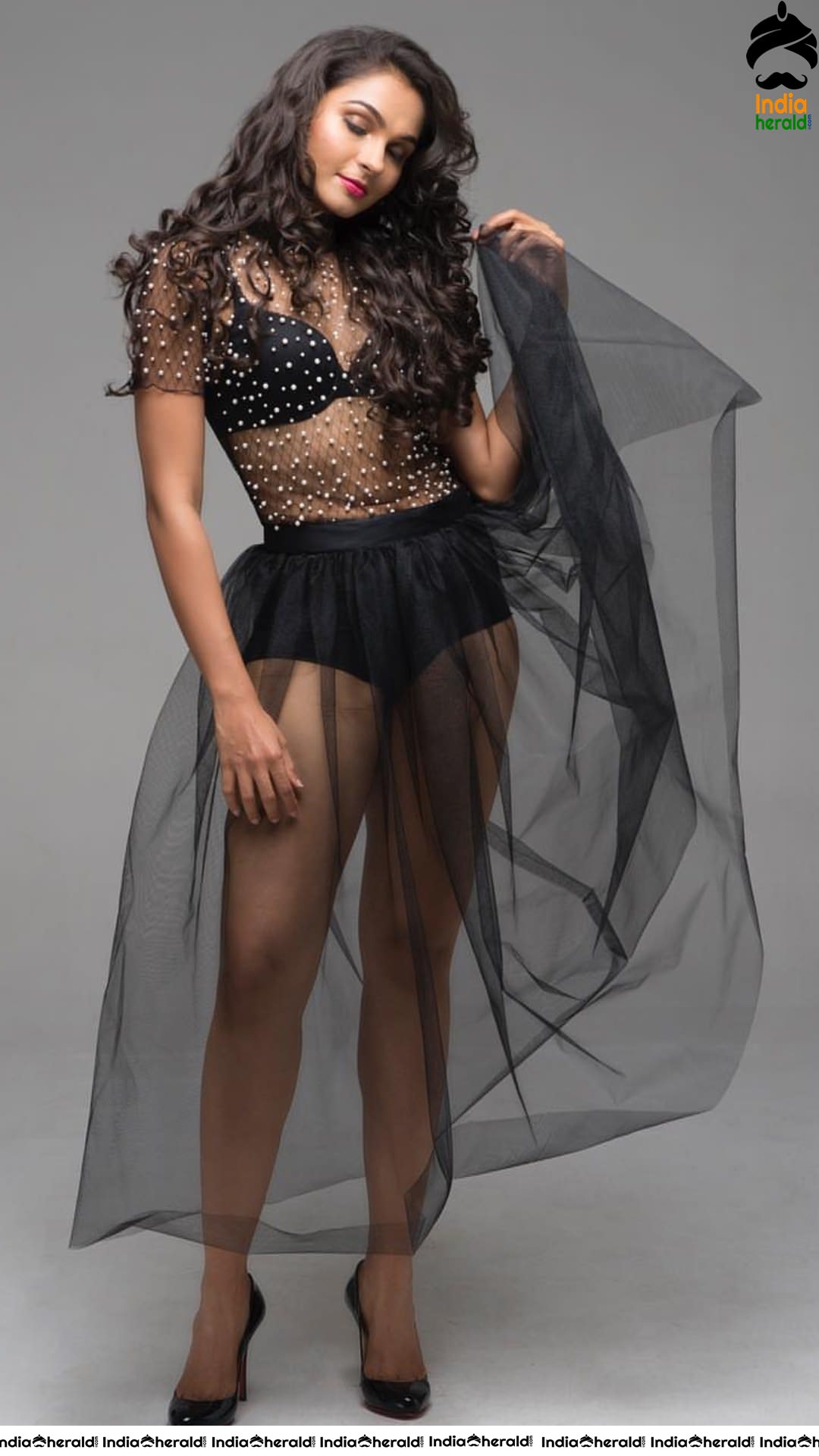 Hot Andrea Jeremiah Slaying in Black Brassiere and Exposing Photos Set 2