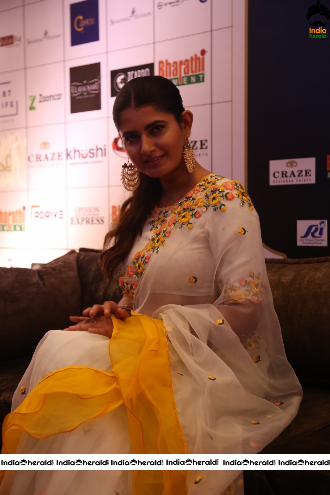 Hot Ashima Narwal Oozing Sex Appeal In White Transparent Saree Set 4