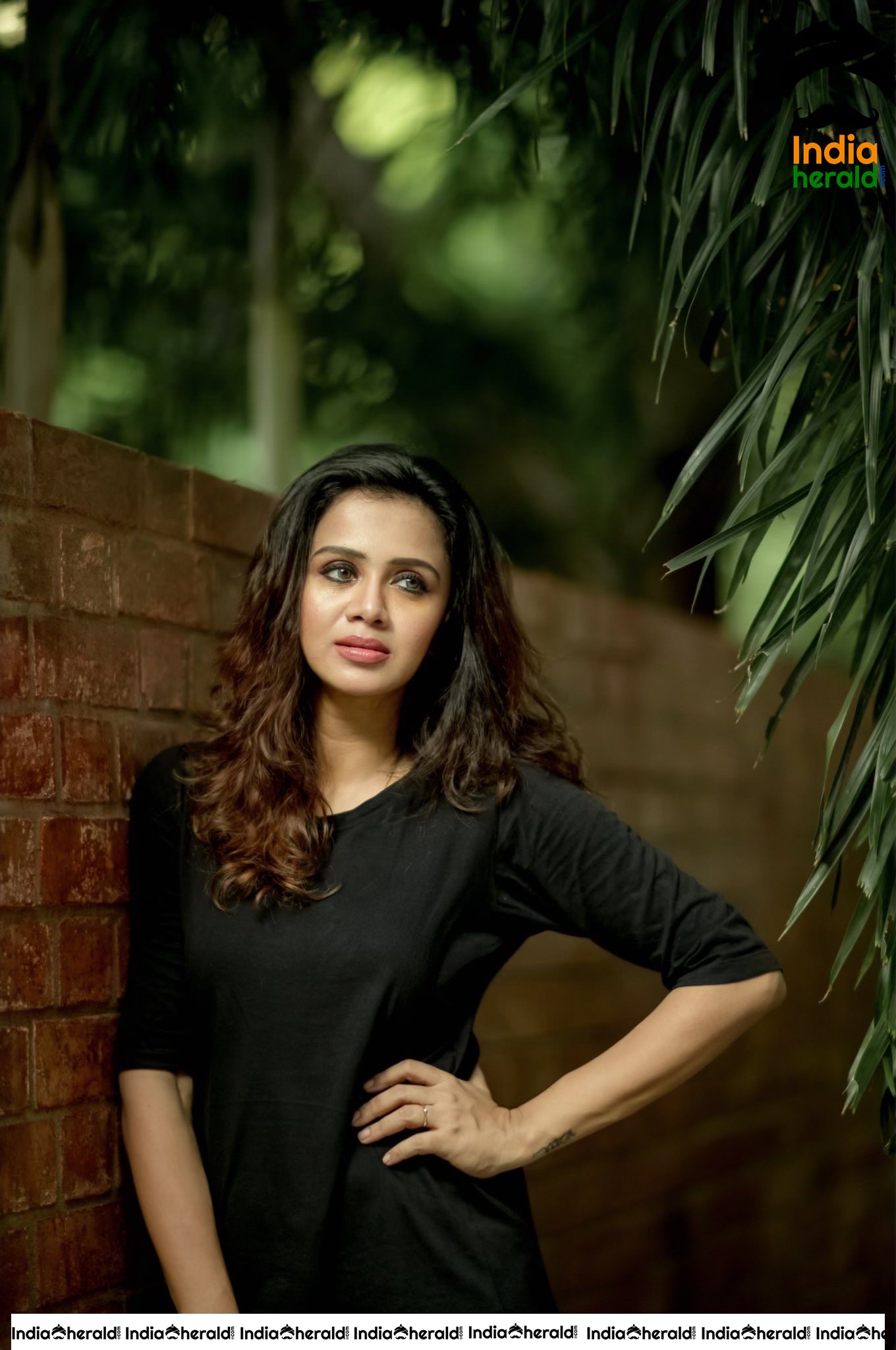 Hot Brahmin Anchor Anjana Rangan Slaying It In Black