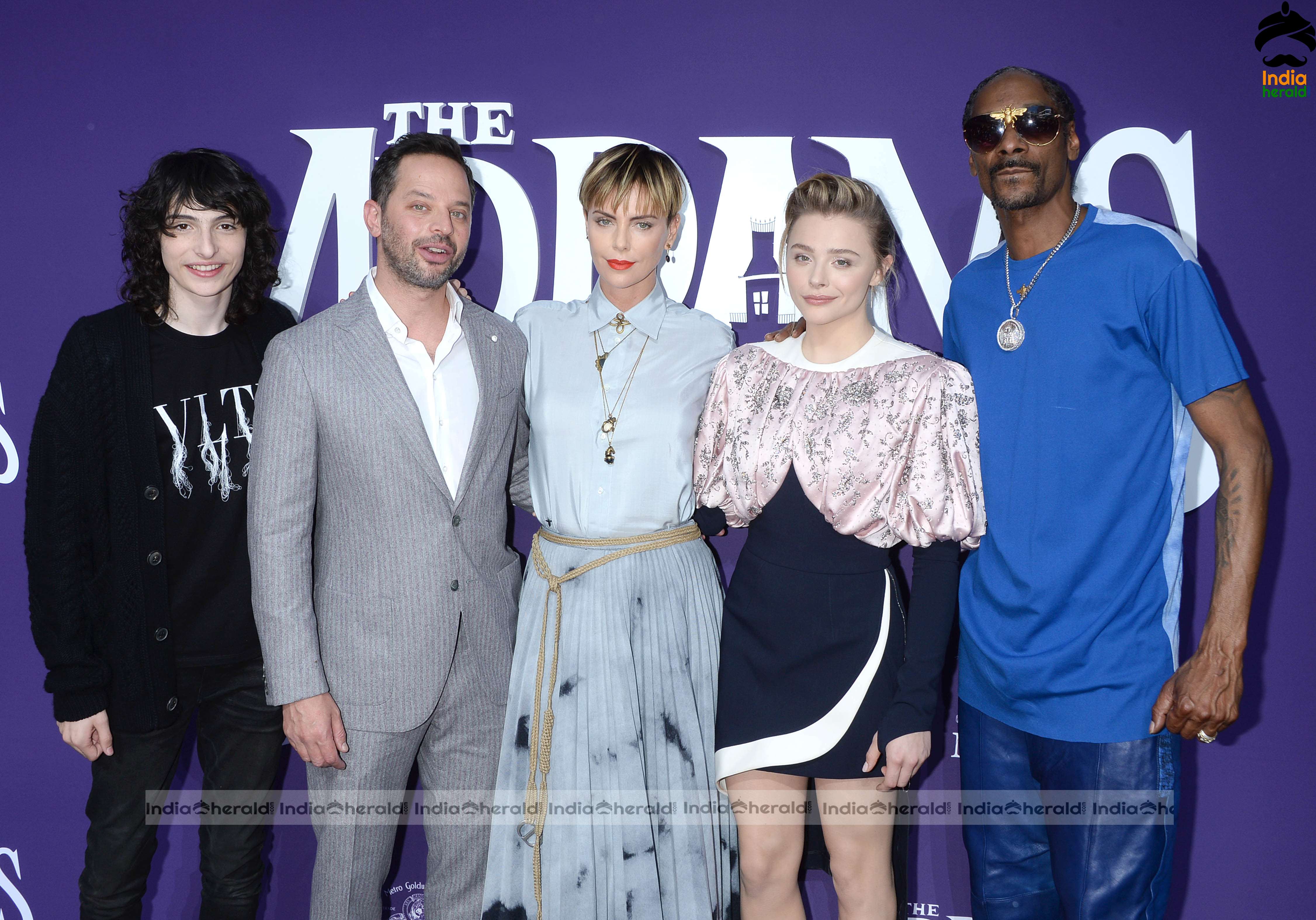 Hot Chloe Grace Moretz with the crew at the the Premiere of The Addams Family in Century City Set 1