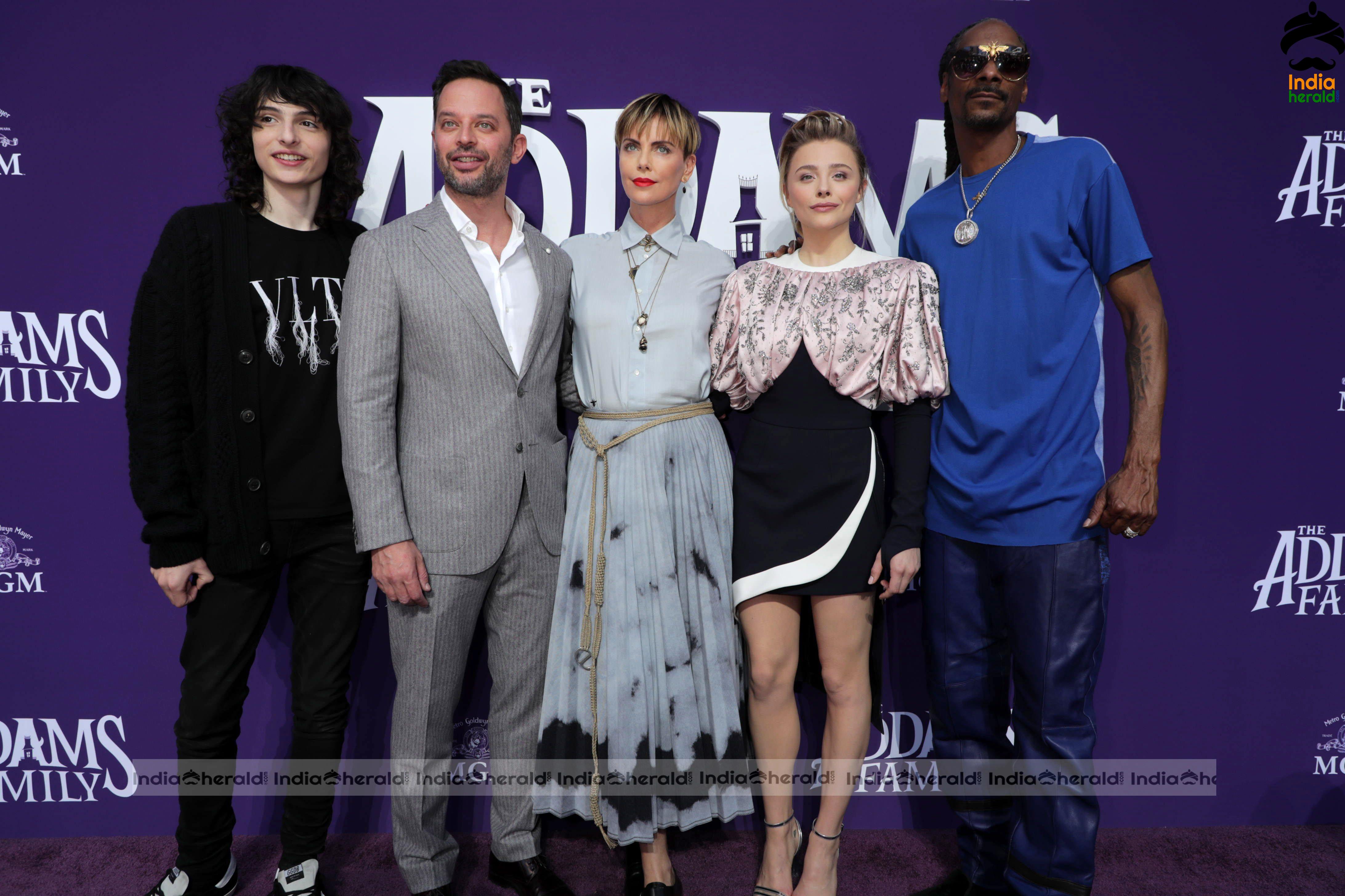 Hot Chloe Grace Moretz with the crew at the the Premiere of The Addams Family in Century City Set 5