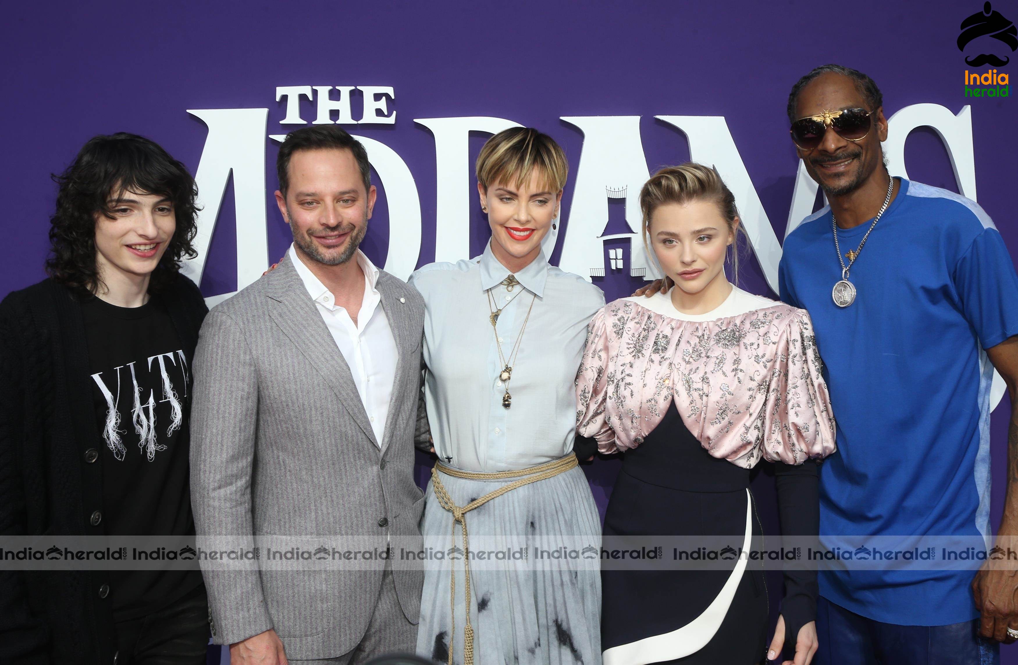 Hot Chloe Grace Moretz with the crew at the the Premiere of The Addams Family in Century City Set 5