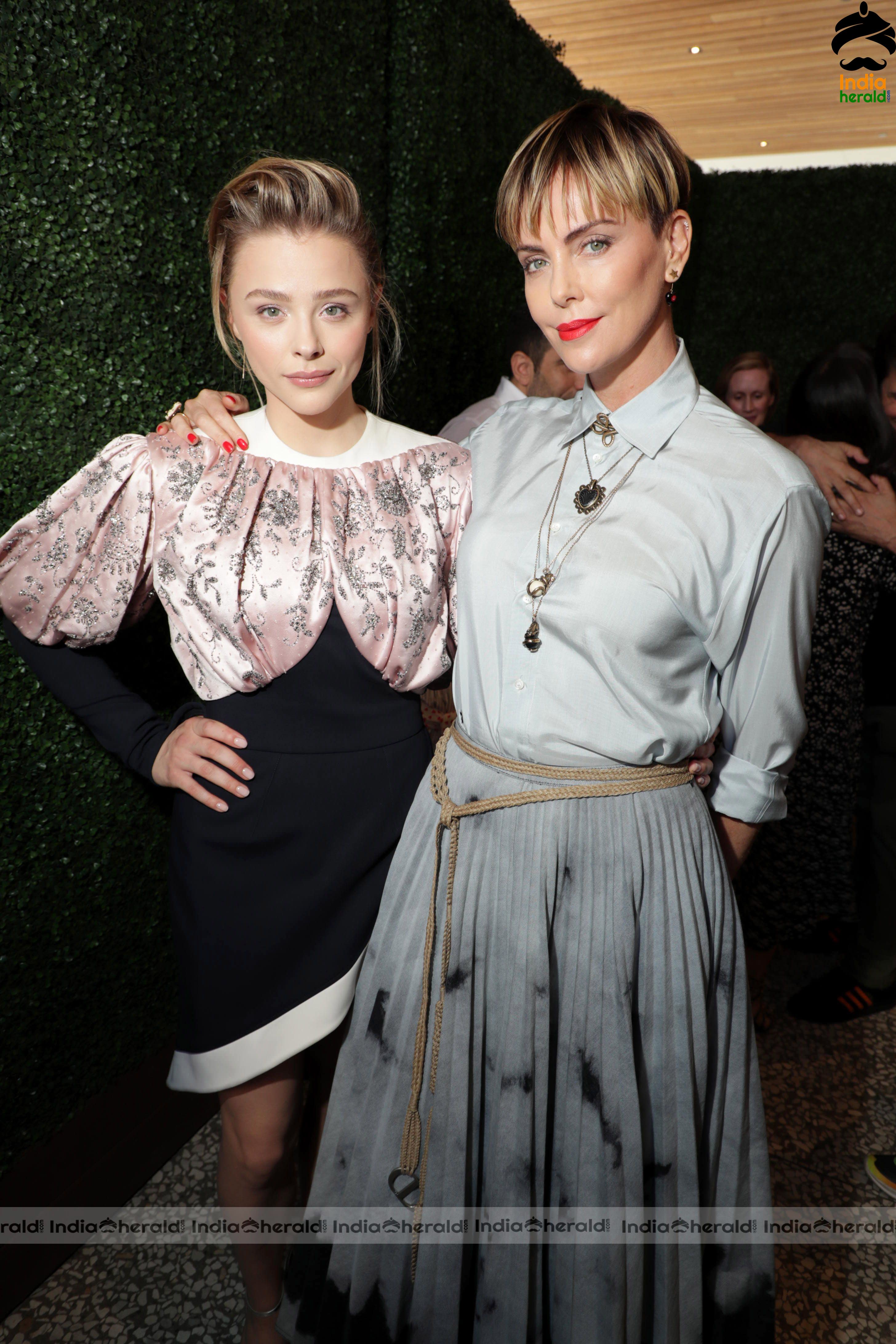 Hot Chloe Grace Moretz with the crew at the the Premiere of The Addams Family in Century City Set 5