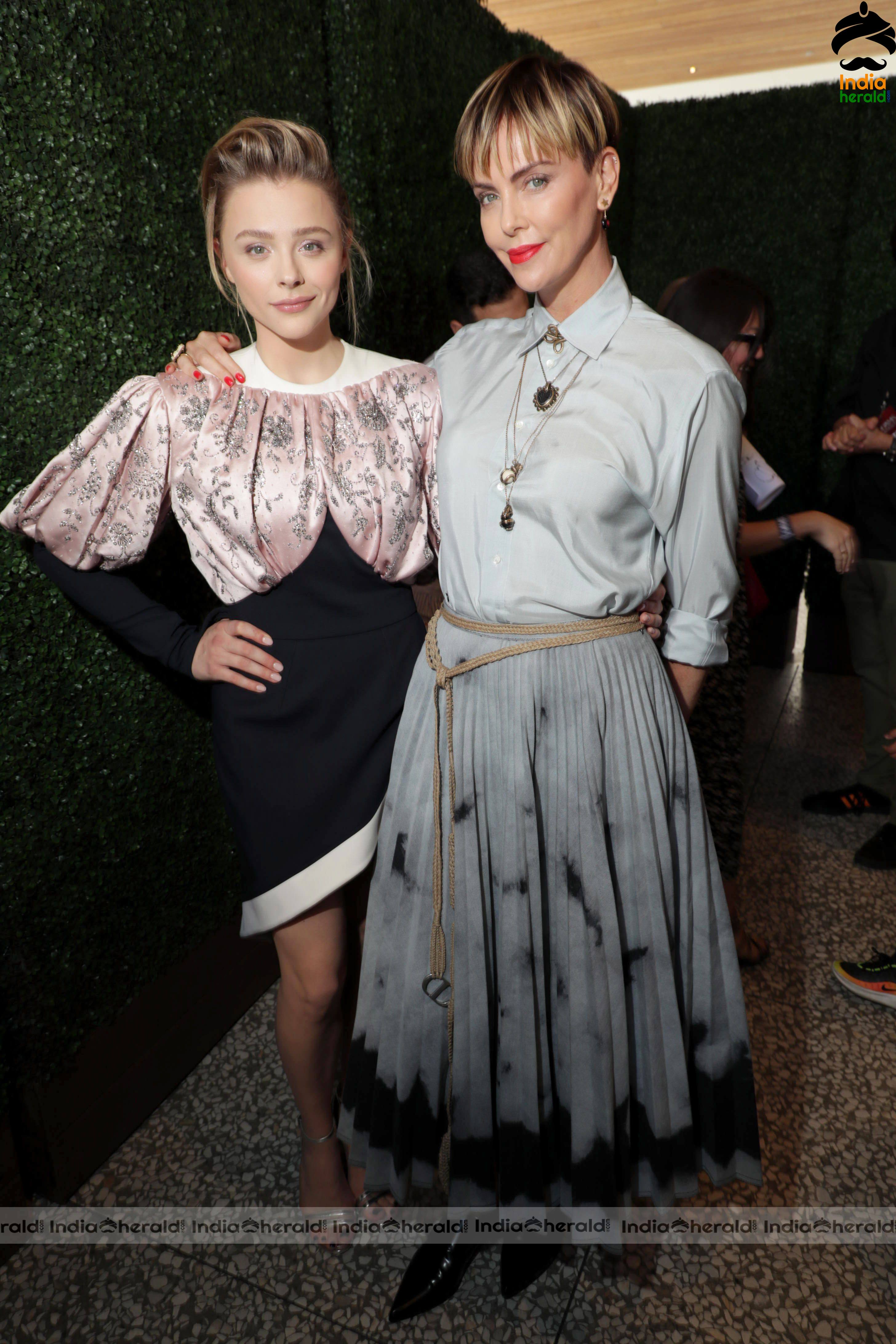 Hot Chloe Grace Moretz with the crew at the the Premiere of The Addams Family in Century City Set 5