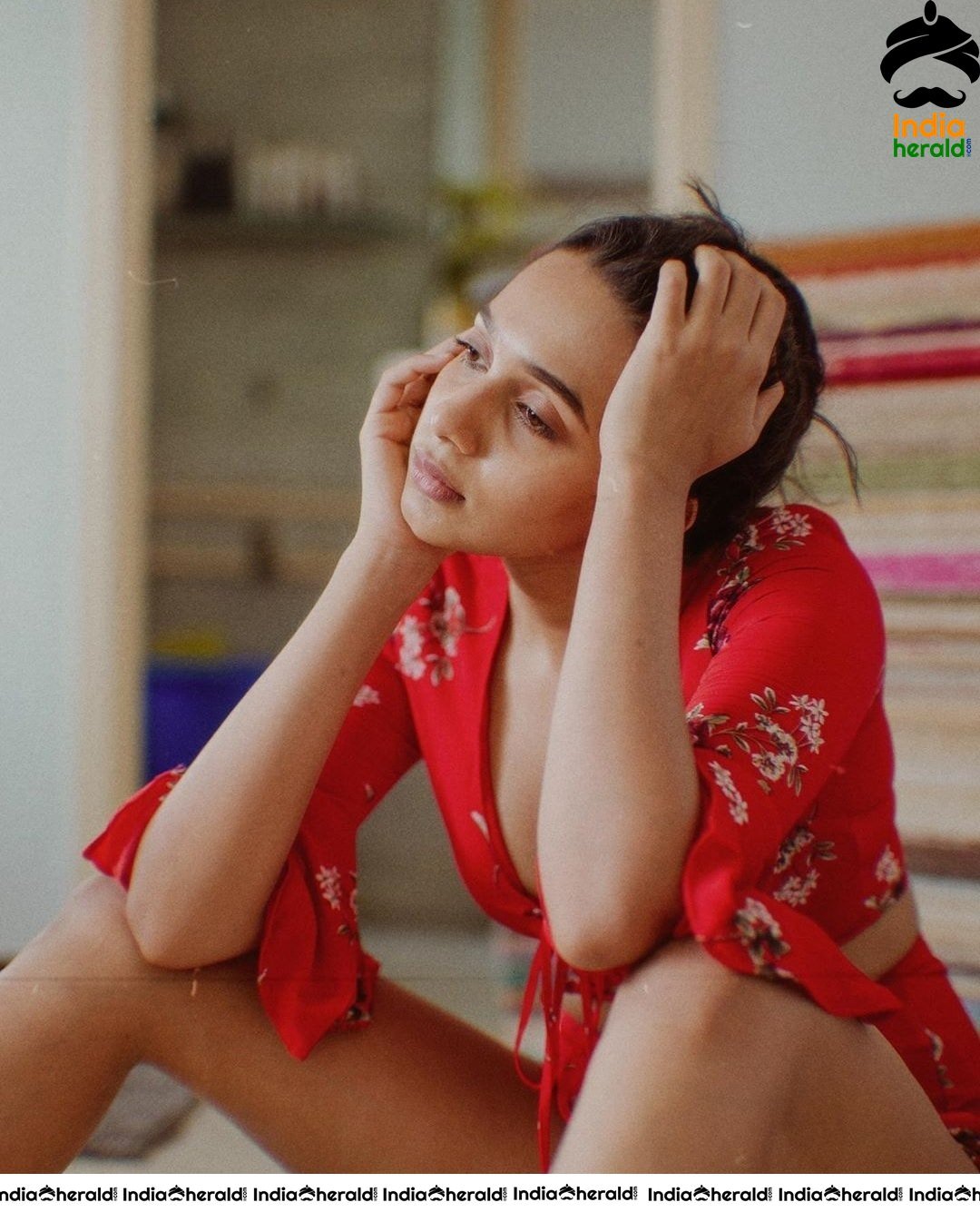 Hot Cleavage Revealing Photos of Sanchana Natarajan