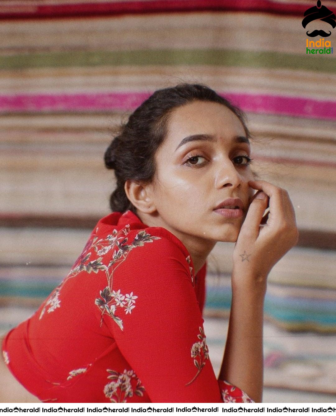 Hot Cleavage Revealing Photos of Sanchana Natarajan